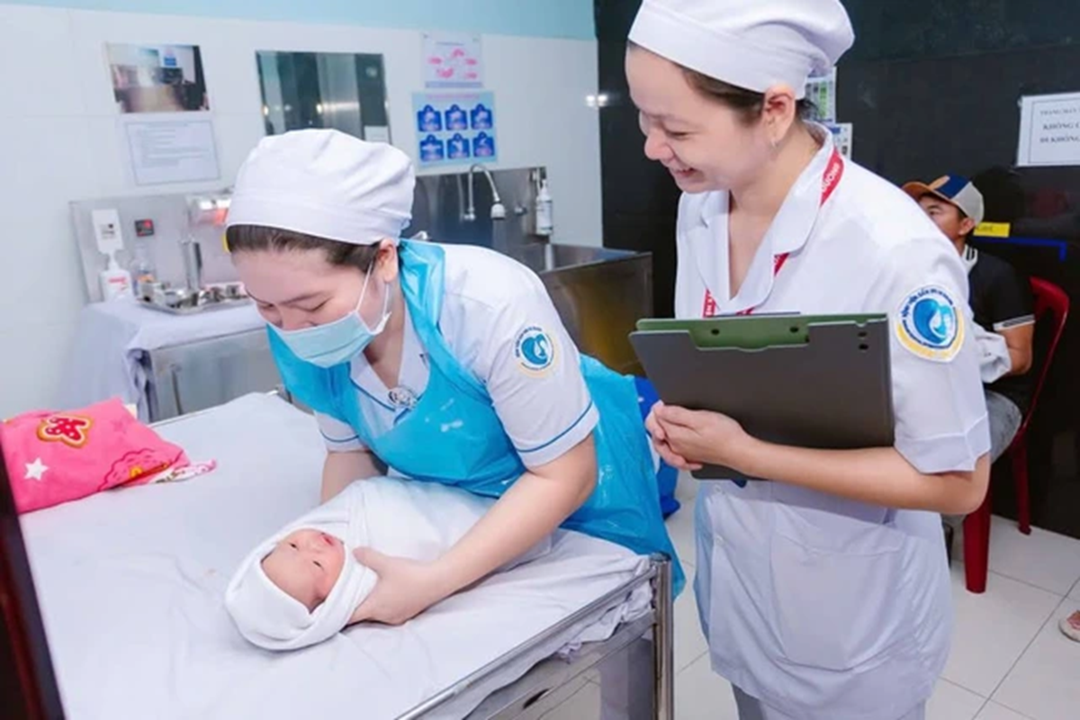 Chính phủ triển khai cơ chế, chính sách đặc biệt tạo đột phá trong bảo vệ, chăm sóc sức khỏe nhân dân - Ảnh 1.