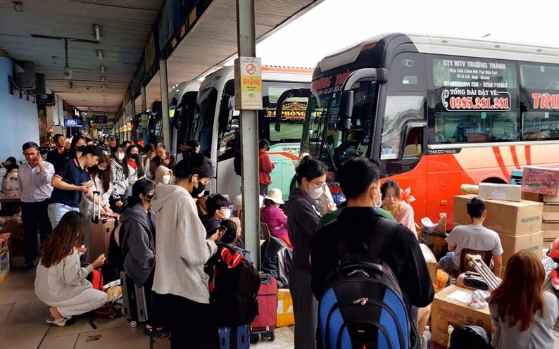 Giá xăng tăng, nhiều nhà xe miền Trung - Tây Nguyên đồng loạt tăng giá vé
