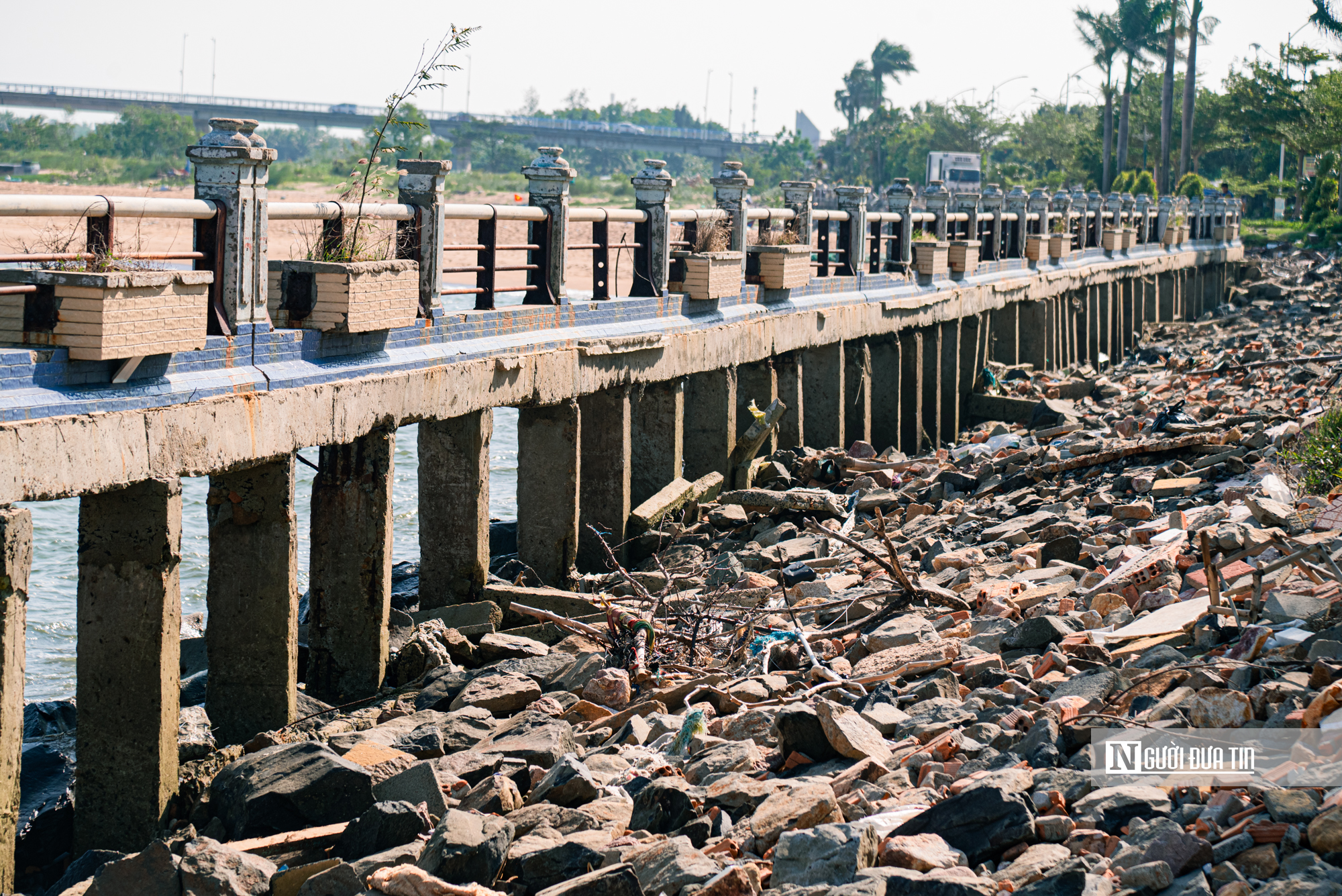 Đắk Lắk: Người d&acirc;n bất an v&igrave; bờ k&egrave; Bạch Đằng sạt lở, mong sớm khởi c&ocirc;ng sửa chữa- Ảnh 2.