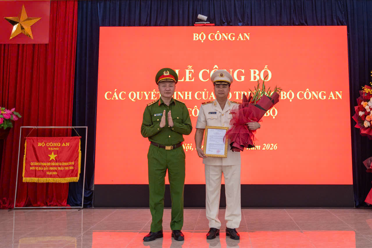Phó Giám đốc CATP được bổ nhiệm giữ chức vụ Cục trưởng Cục Cảnh sát PCCC và CNCH - Ảnh 2.
