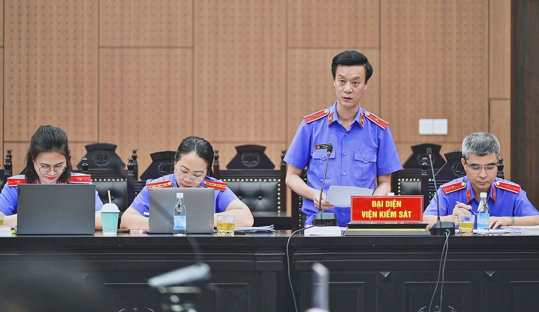 Cựu Thứ trưởng Hoàng Văn Thắng bị đề nghị 4-5 năm tù vì số tiền 4,5 tỷ đồng - Ảnh 1.