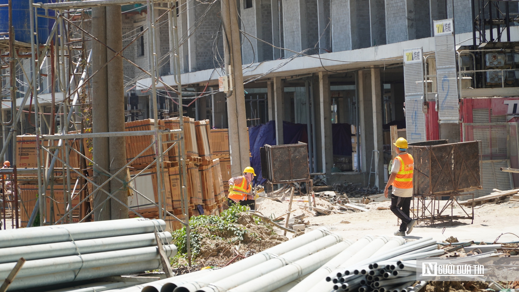 Cận cảnh đại c&ocirc;ng trường t&aacute;i định cư ven s&ocirc;ng C&agrave; Ty, gấp r&uacute;t về đ&iacute;ch nhưng c&ograve;n nhiều &ldquo;n&uacute;t thắt&rdquo; - Ảnh 3.