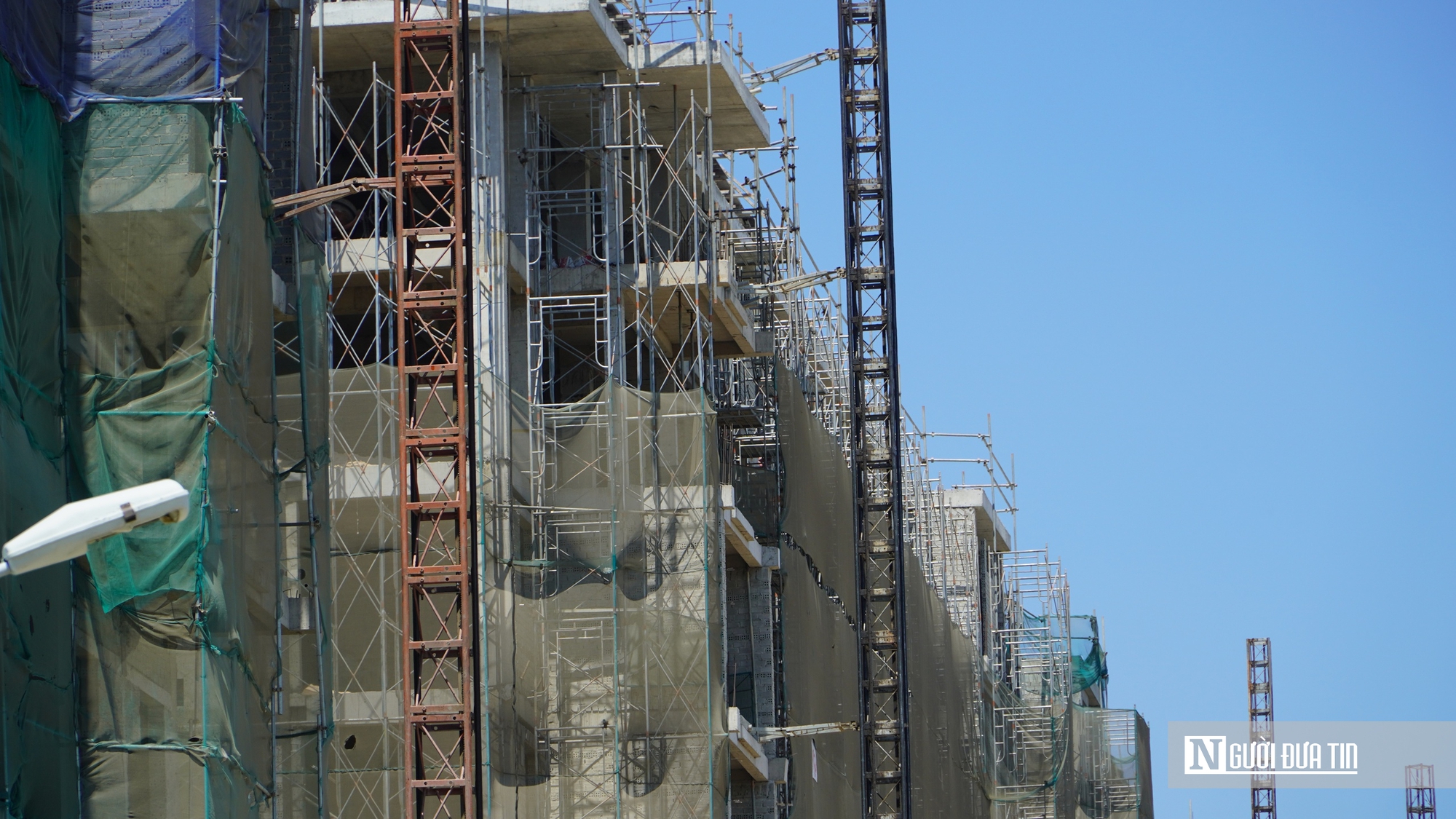 Cận cảnh đại c&ocirc;ng trường t&aacute;i định cư ven s&ocirc;ng C&agrave; Ty, gấp r&uacute;t về đ&iacute;ch nhưng c&ograve;n nhiều &ldquo;n&uacute;t thắt&rdquo; - Ảnh 9.