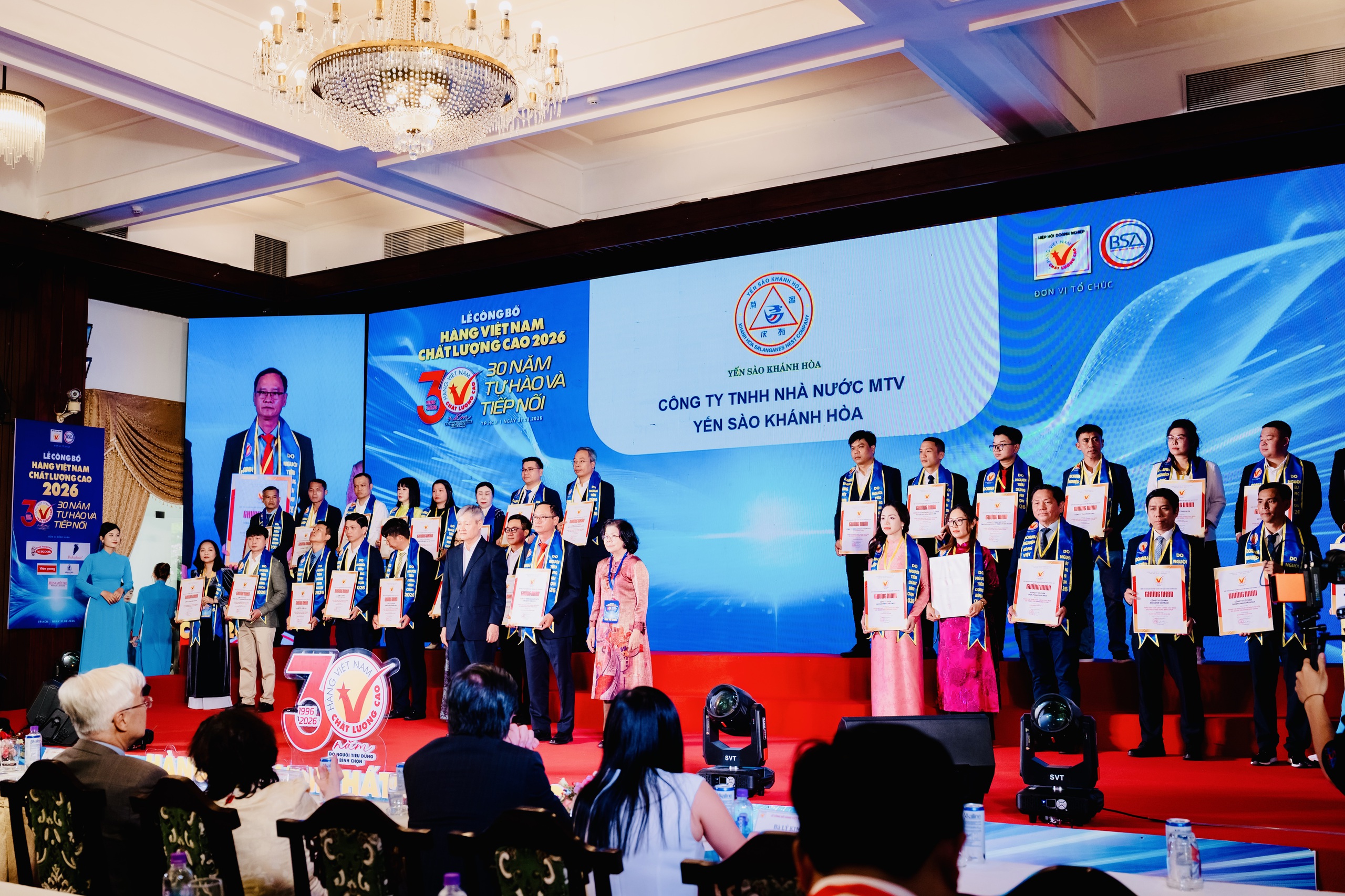 Yến sào Khánh Hòa 17 năm liên tiếp giữ danh hiệu Hàng Việt Nam Chất lượng cao - Ảnh 2.