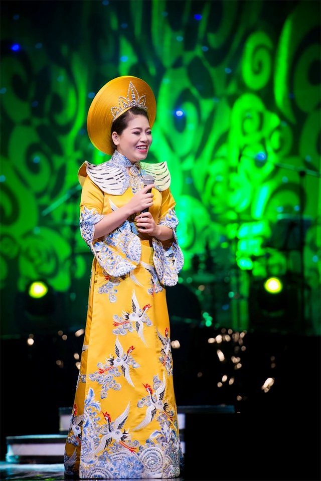 Nhan sắc mặn m&agrave; tuổi 50 của "nữ ho&agrave;ng nhạc đỏ" l&agrave; mẹ đơn th&acirc;n nu&ocirc;i 4 con - Ảnh 2.