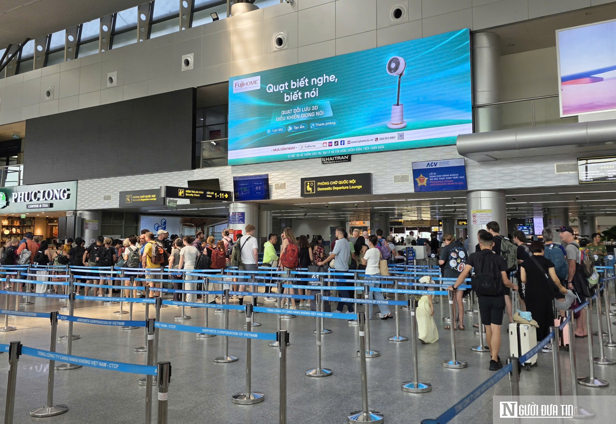 Sân bay Đà Nẵng “mở lối” bằng khuôn mặt, giảm ùn tắc hành khách giờ cao điểm- Ảnh 1. Sân bay Đà Nẵng “mở lối” bằng khuôn mặt, giảm ùn tắc hành khách giờ cao điểm- Ảnh 1.
