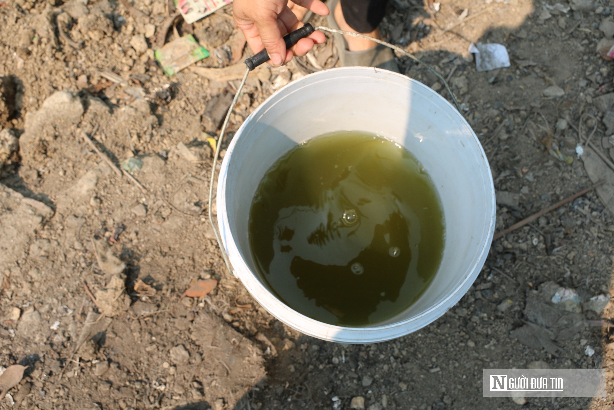 Người dân khốn đốn vì mất nước sạch hơn 1 tháng giữa thời tiết nắng nóng- Ảnh 7. Người dân khốn đốn vì mất nước sạch hơn 1 tháng giữa thời tiết nắng nóng- Ảnh 7.