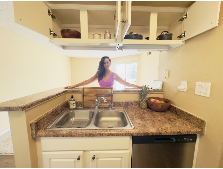 Cô gái Mỹ sống “không giường, không đồ đạc”: Tối giản cực đoan để tiết kiệm nghìn USD mỗi tháng - Ảnh 3.