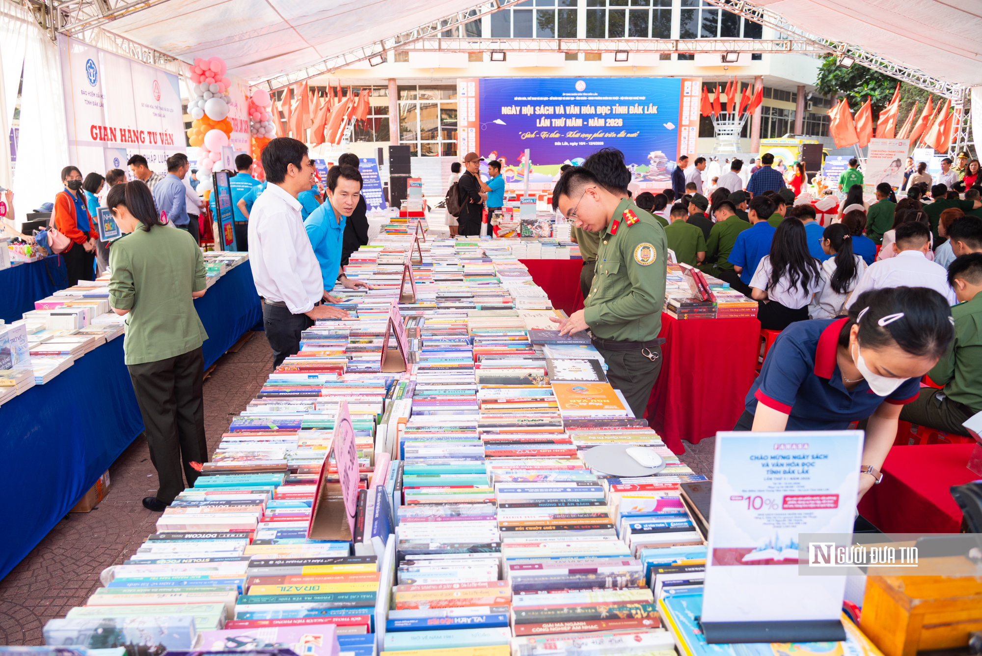 Đắk Lắk: Lan toả đam mê đọc sách, đại sứ văn hóa đọc đến cộng đồng- Ảnh 4. Đắk Lắk: Lan toả đam mê đọc sách, đại sứ văn hóa đọc đến cộng đồng- Ảnh 4.