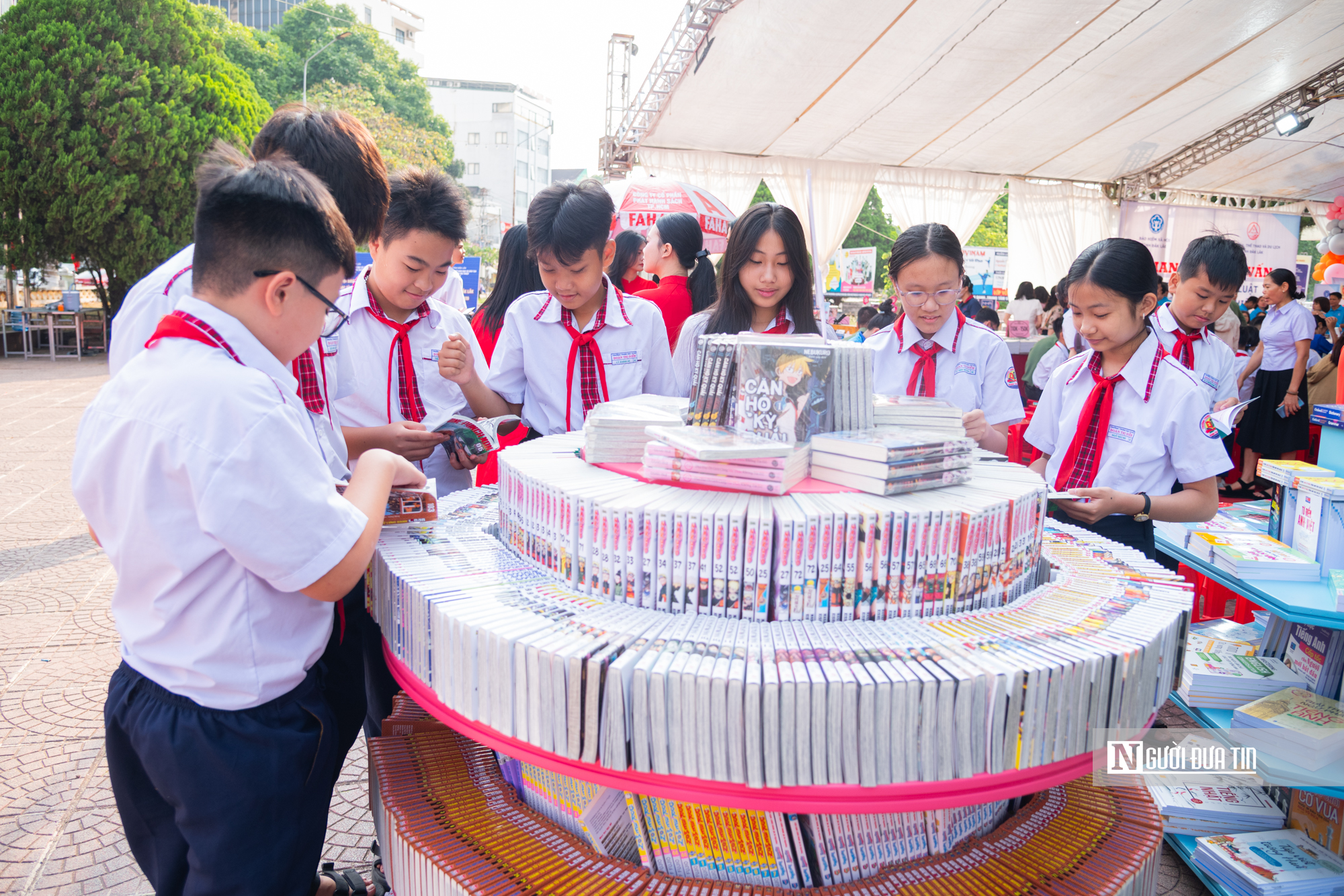 Đắk Lắk: Lan toả đam mê đọc sách, đại sứ văn hóa đọc đến cộng đồng- Ảnh 5. Đắk Lắk: Lan toả đam mê đọc sách, đại sứ văn hóa đọc đến cộng đồng- Ảnh 5.