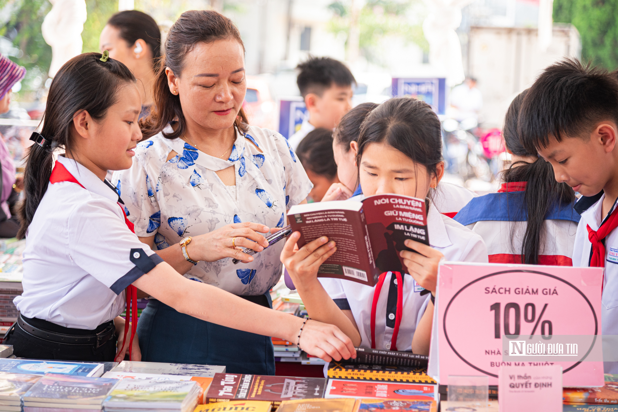 Đắk Lắk: Lan toả đam mê đọc sách, đại sứ văn hóa đọc đến cộng đồng- Ảnh 6. Đắk Lắk: Lan toả đam mê đọc sách, đại sứ văn hóa đọc đến cộng đồng- Ảnh 6.