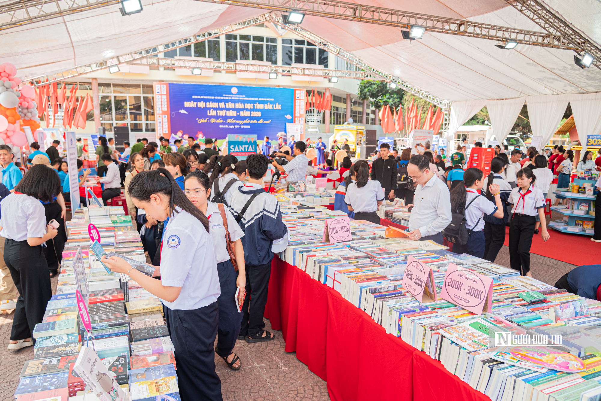 Đắk Lắk: Lan toả đam mê đọc sách, đại sứ văn hóa đọc đến cộng đồng- Ảnh 10. Đắk Lắk: Lan toả đam mê đọc sách, đại sứ văn hóa đọc đến cộng đồng- Ảnh 10.