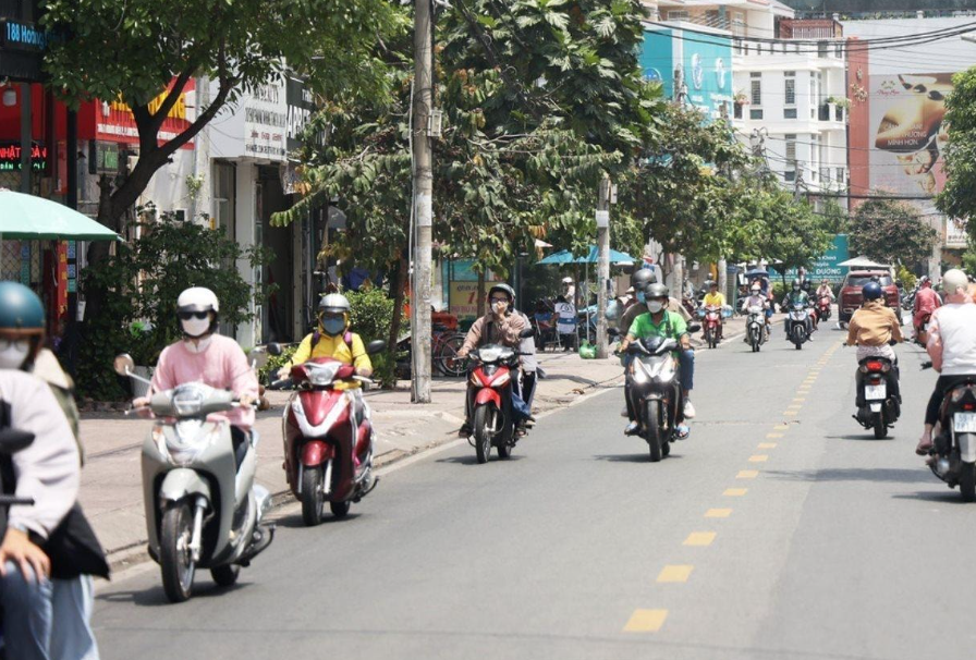 Miền Bắc nắng nóng diện rộng trước khi đón đợt không khí lạnh tăng cường mới - Ảnh 1.