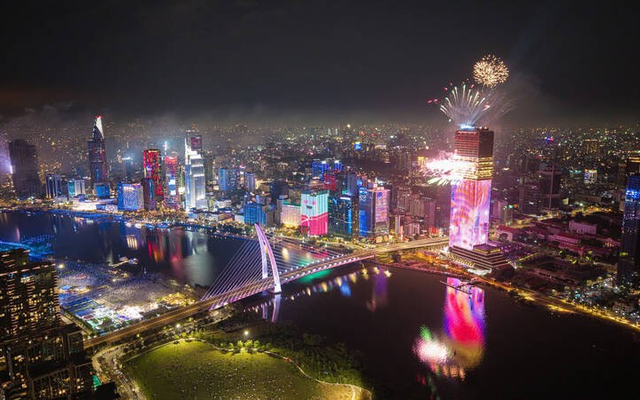 Đồng Nai bắn ph&aacute;o hoa 12 điểm mừng 10 phường mới- Ảnh 2.