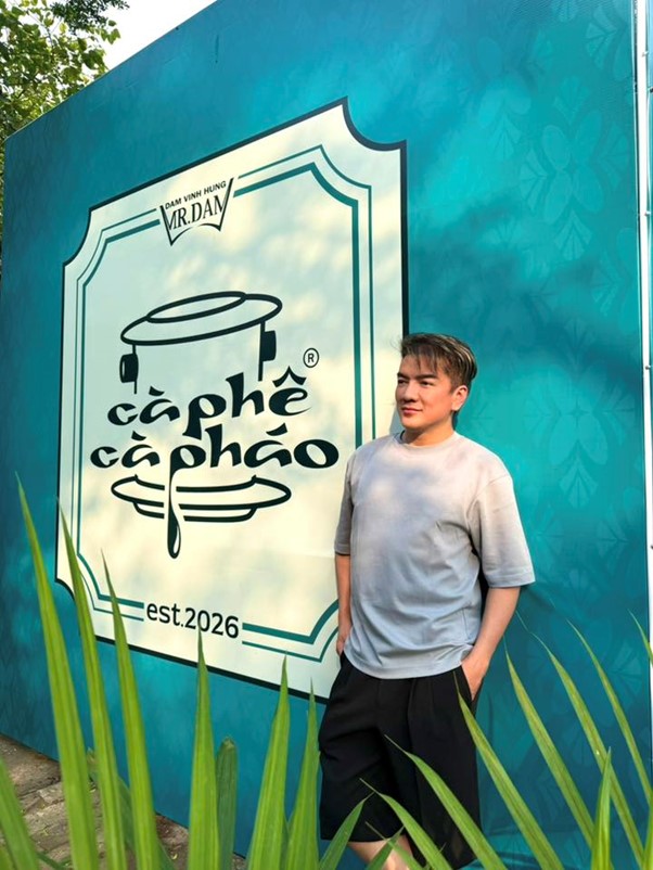 "Ông hoàng nhạc Việt" sống cảnh "gà trống nuôi con", ở tuổi U60 mở quán bán thêm cafe- Ảnh 2. "Ông hoàng nhạc Việt" sống cảnh "gà trống nuôi con", ở tuổi U60 mở quán bán thêm cafe- Ảnh 2.