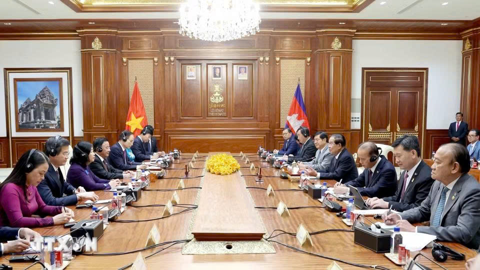 Thường trực Ban Bí thư Trần Cẩm Tú hội kiến Chủ tịch Hun Sen - Ảnh 2.