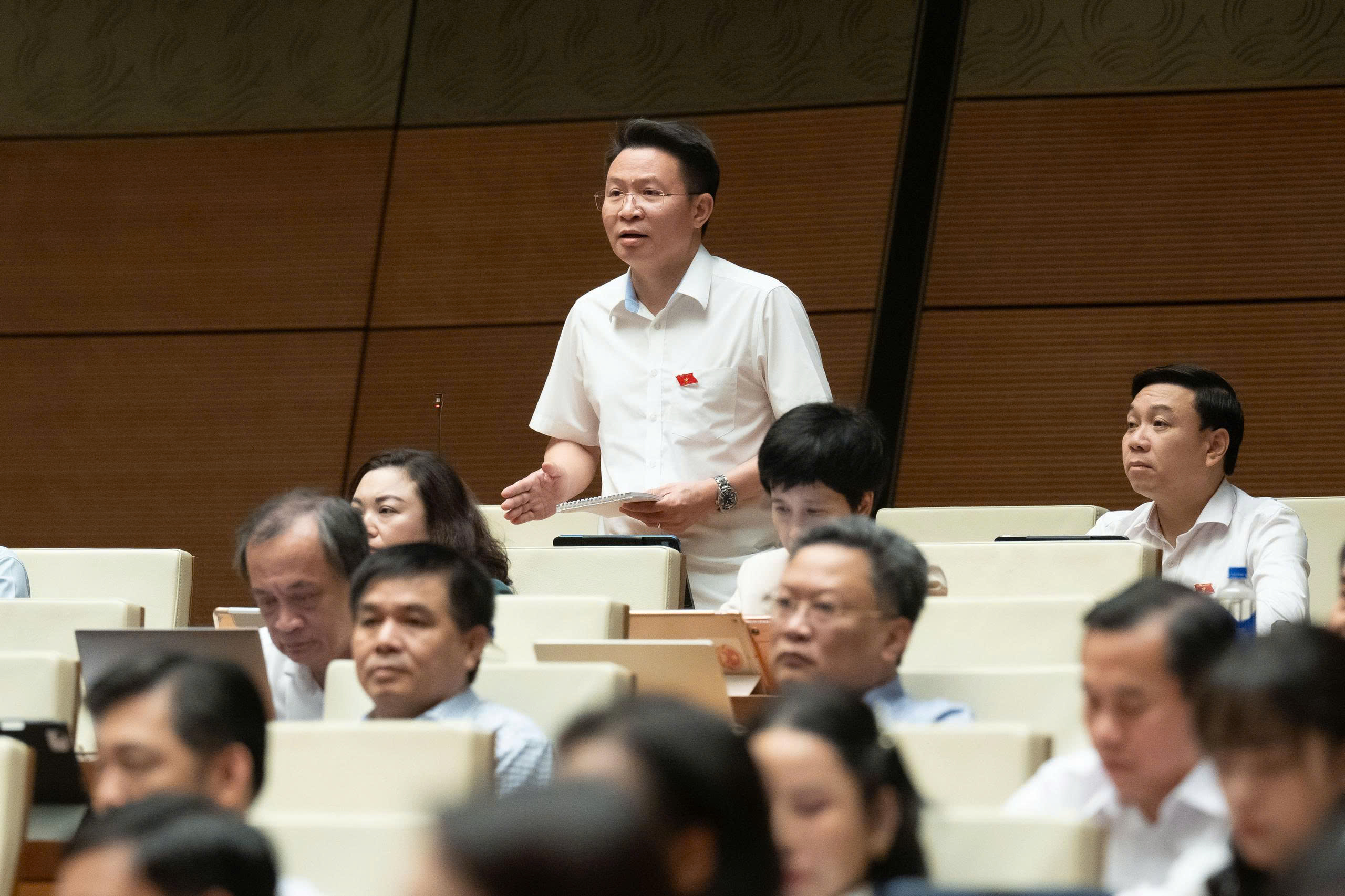 ĐBQH đề nghị gỡ rối cho bên bán bất động sản vì một quy định khi công chứng đặt cọc- Ảnh 1.