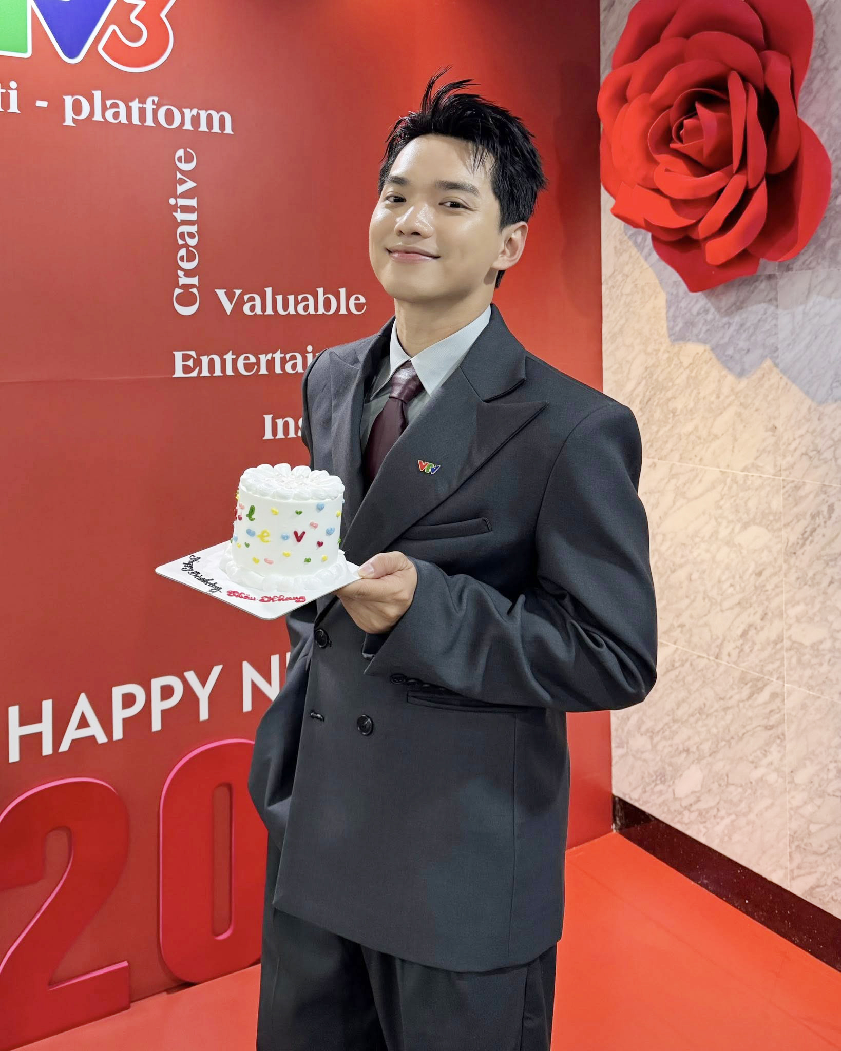 Đời thường phong trần, lãng tử gây sốt của nam MC gen Z của VTV- Ảnh 1.