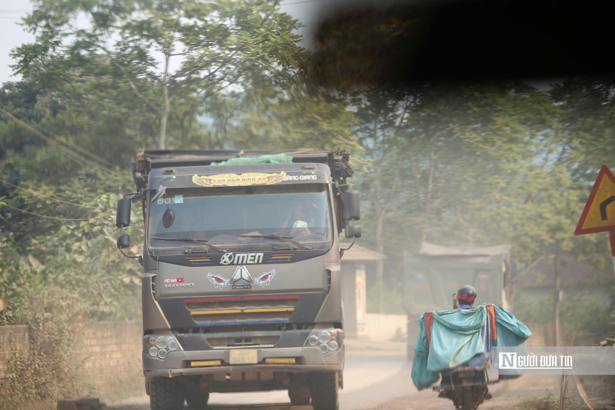 Tai nạn thương tâm, CSGT vào cuộc xử lý dàn xe Howo gây ám ảnh với người dân- Ảnh 3.