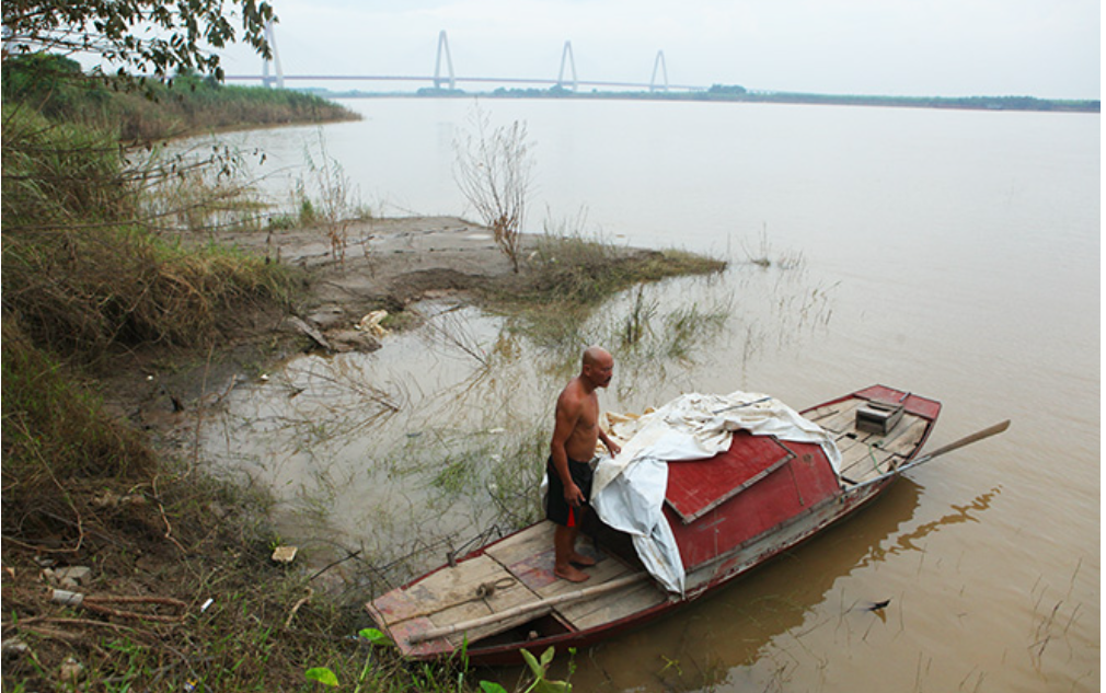 “Dị nhân” vớt hàng trăm thi thể trên sông, sống lặng lẽ giữa ốc đảo và những ám ảnh không lời - Ảnh 1.