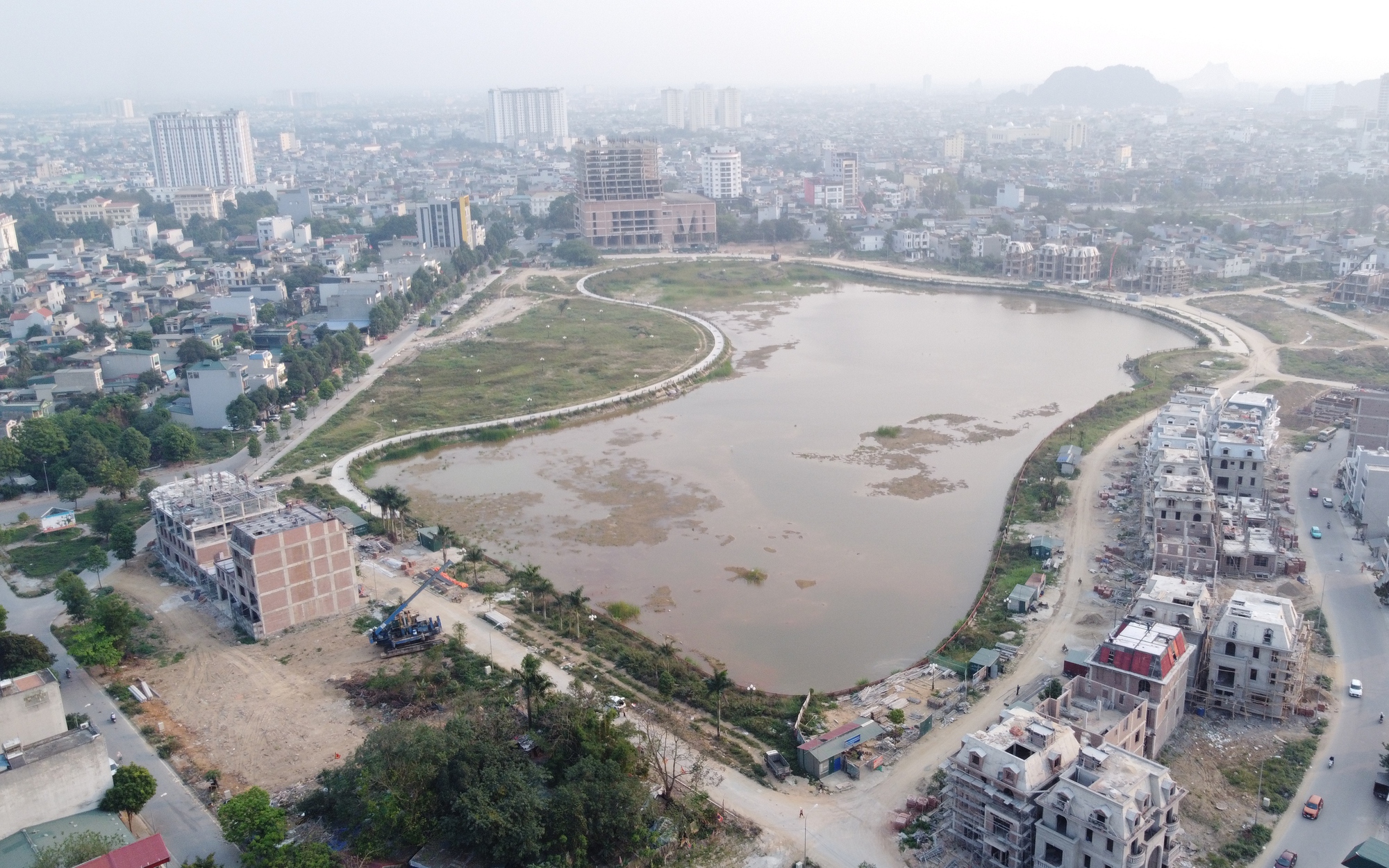 Công viên nước Đông Hương Thanh Hóa: 8 năm vẫn ngổn ngang, hồ khô cạn, dân chờ mong