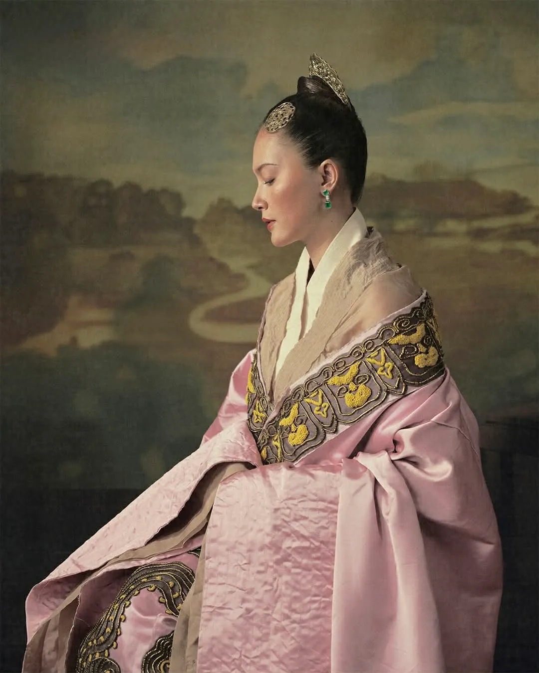 Mỹ nhân Việt đẹp như Hoàng hậu bước ra từ lịch sử - Ảnh 3.