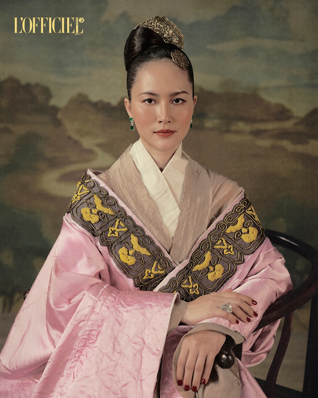 Mỹ nhân Việt đẹp như Hoàng hậu bước ra từ lịch sử - Ảnh 2.