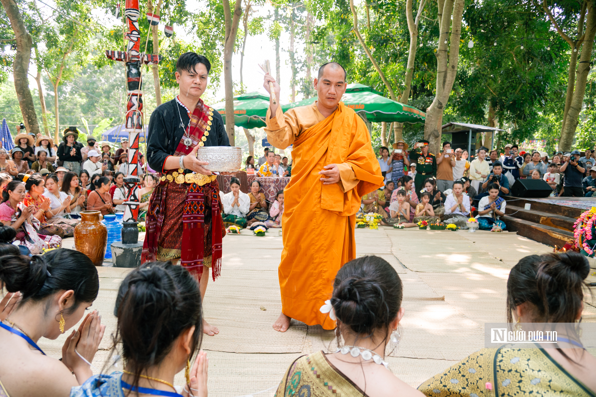 Độc đ&aacute;o c&aacute;c nghi thức Phật gi&aacute;o trong Tết Bunpimay của người L&agrave;o tại Đắk Lắk- Ảnh 18.