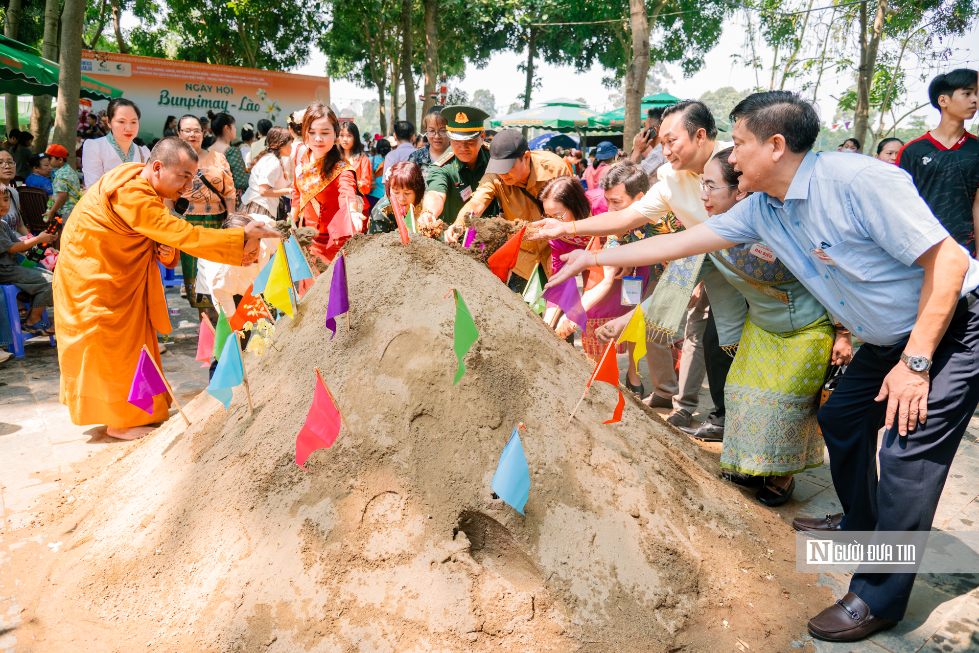 Độc đ&aacute;o c&aacute;c nghi thức Phật gi&aacute;o trong Tết Bunpimay của người L&agrave;o tại Đắk Lắk- Ảnh 10.