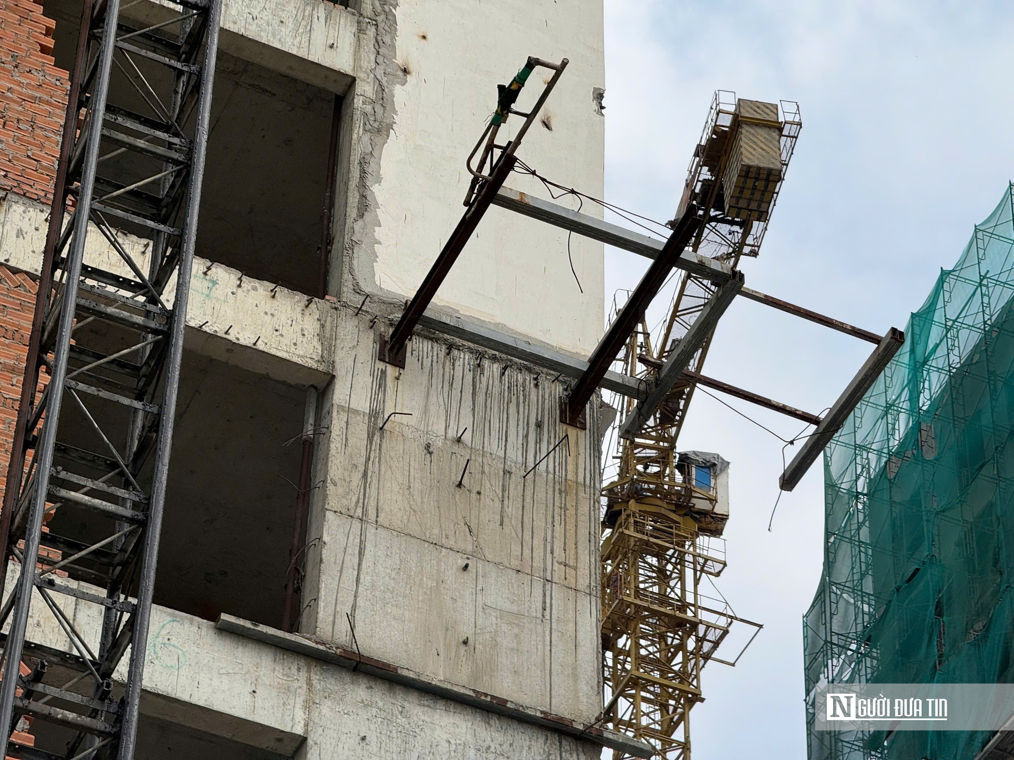 Nhà ở xã hội chưa xong, đường vào cũng “đứng bánh”, tỉnh Lâm Đồng yêu cầu xử lý dứt điểm- Ảnh 2.