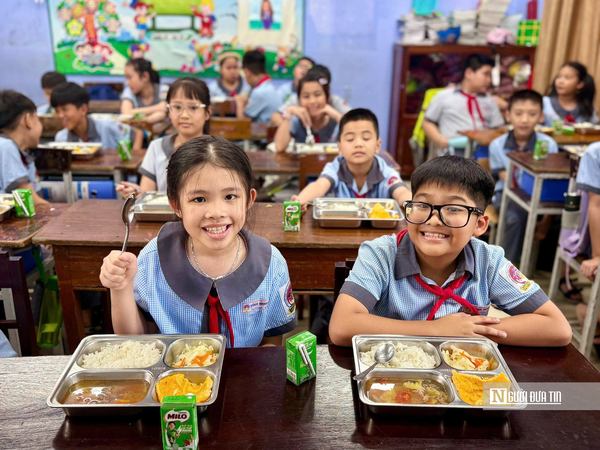 Nhiều trường tiểu học ở Huế kiểm so&aacute;t chặt nguồn gốc thực phẩm v&agrave;o bữa ăn b&aacute;n tr&uacute;- Ảnh 1.