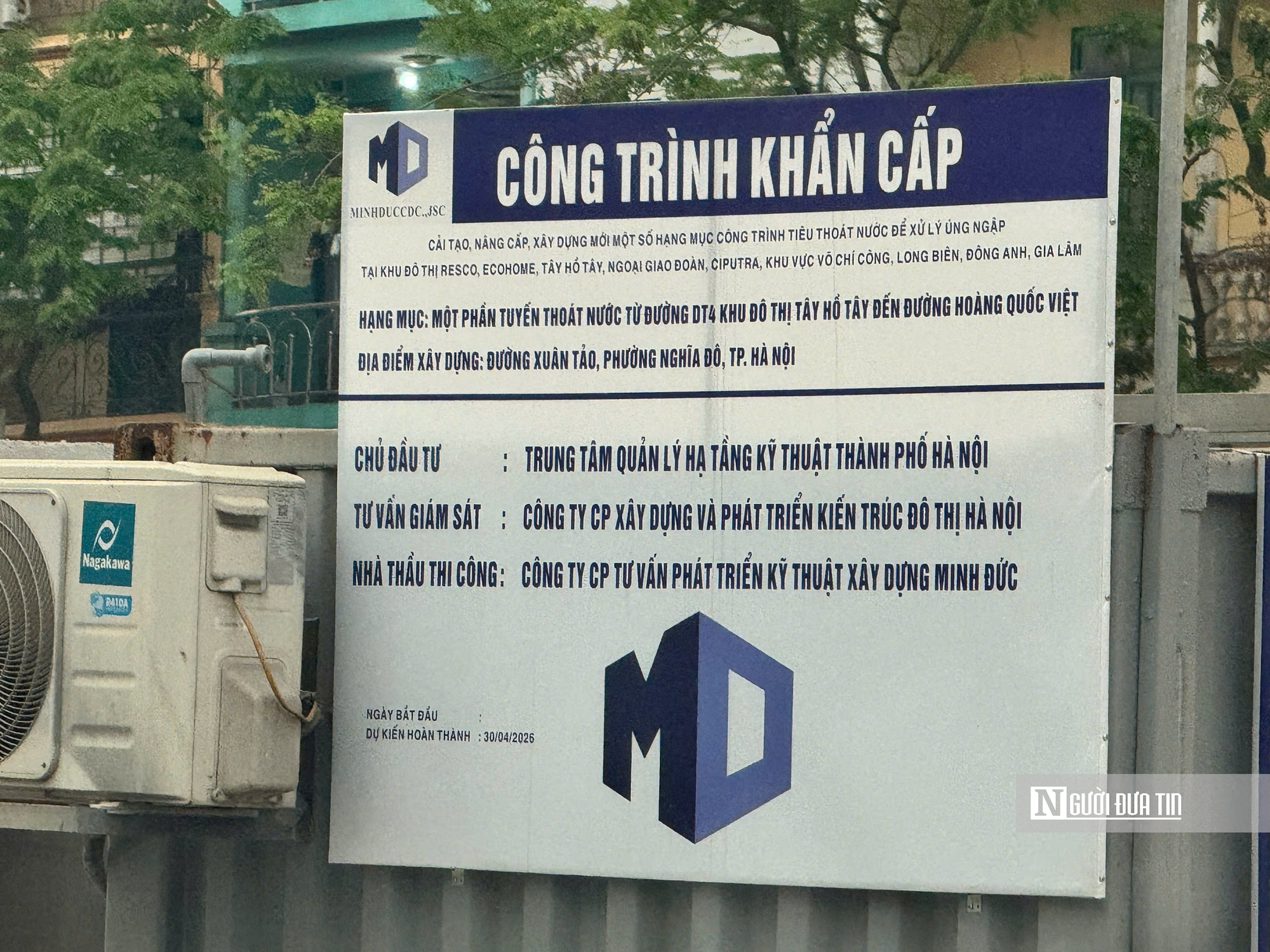 &Ugrave;n tắc, bụi bặm ở &ldquo;c&ocirc;ng trường&rdquo; chống ngập H&agrave; Nội- Ảnh 1.