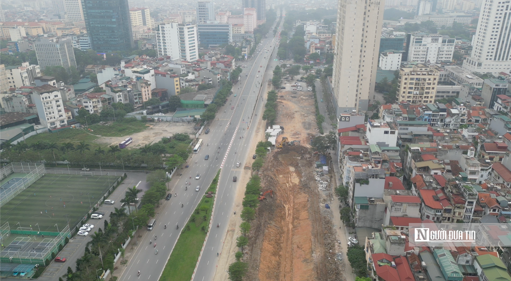 &Ugrave;n tắc, bụi bặm ở &ldquo;c&ocirc;ng trường&rdquo; chống ngập H&agrave; Nội- Ảnh 2.