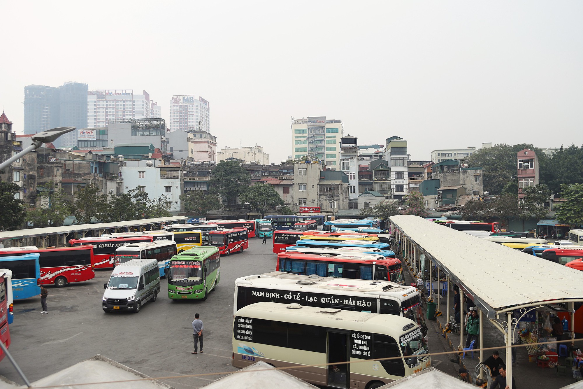 Hà Nội tăng cường 500 xe khách phục vụ kỳ nghỉ lễ 30/4 - 1/5- Ảnh 1.