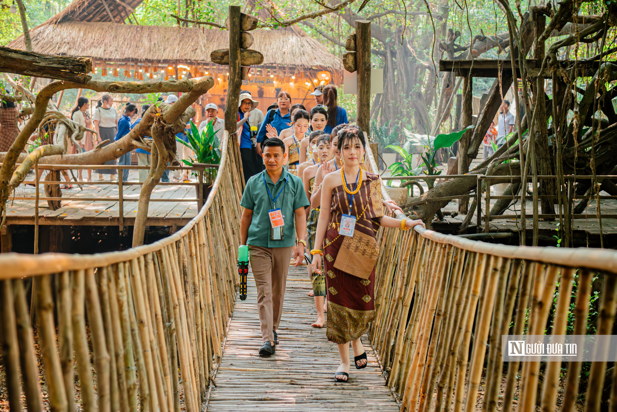 Vui Tết Bunpimay ở Buôn Đôn, gắn kết văn hoá nơi vùng biên Việt Nam – Lào- Ảnh 9. Vui Tết Bunpimay ở Buôn Đôn, gắn kết văn hoá nơi vùng biên Việt Nam – Lào- Ảnh 9.