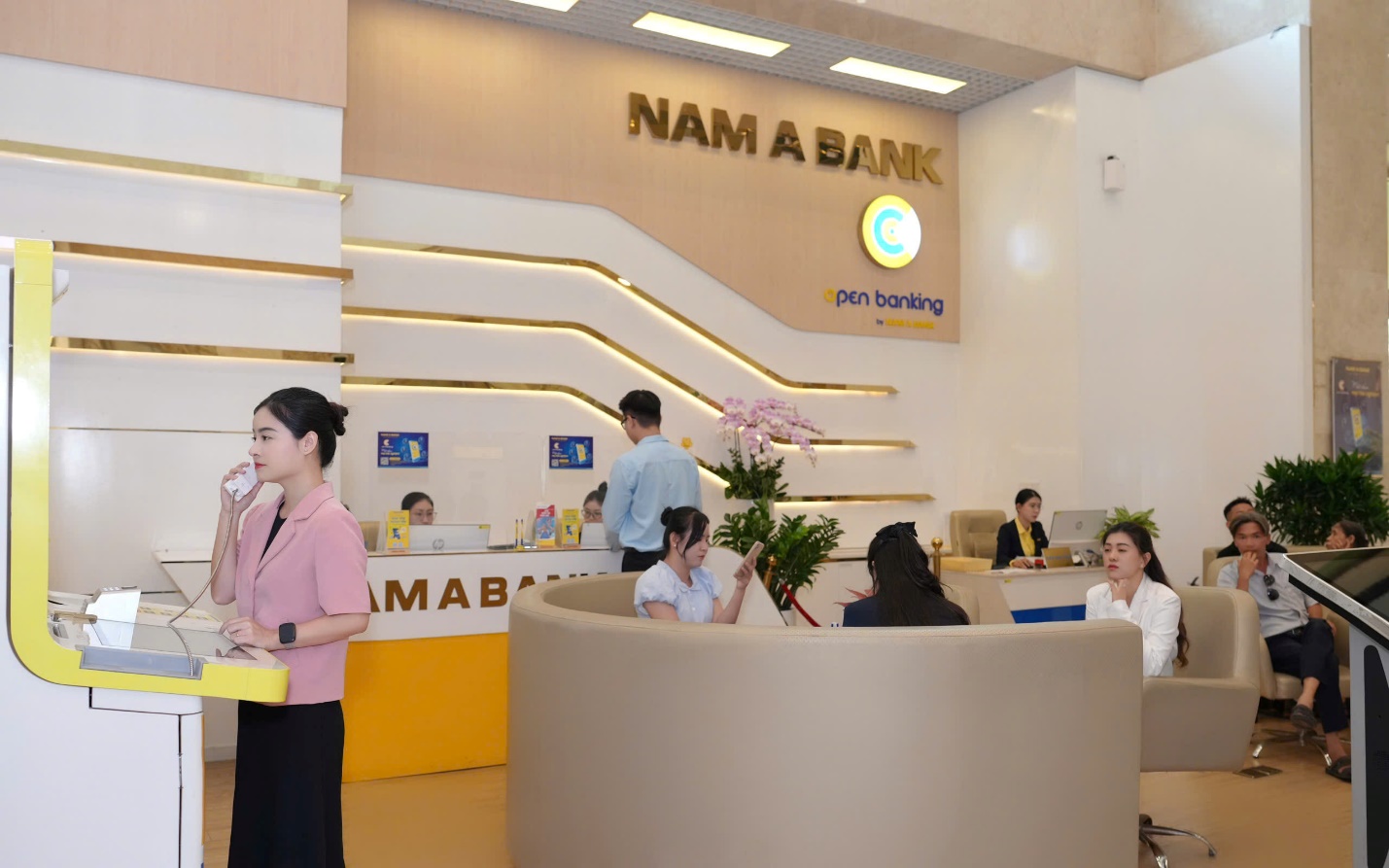 Nam A Bank giảm lãi suất cho vay lên đến 3%- Ảnh 1. Nam A Bank giảm lãi suất cho vay lên đến 3%- Ảnh 1.
