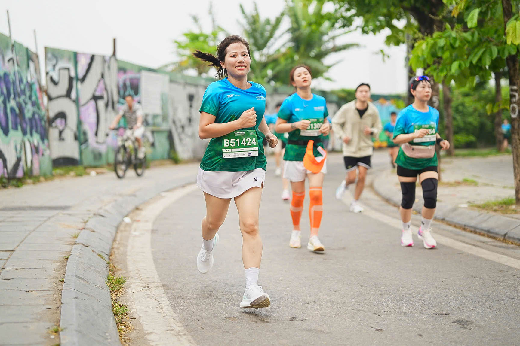 Hơn 10.000 VĐV hào hứng tham gia Tay Ho Half Marathon 2026- Ảnh 6. Hơn 10.000 VĐV hào hứng tham gia Tay Ho Half Marathon 2026- Ảnh 6.