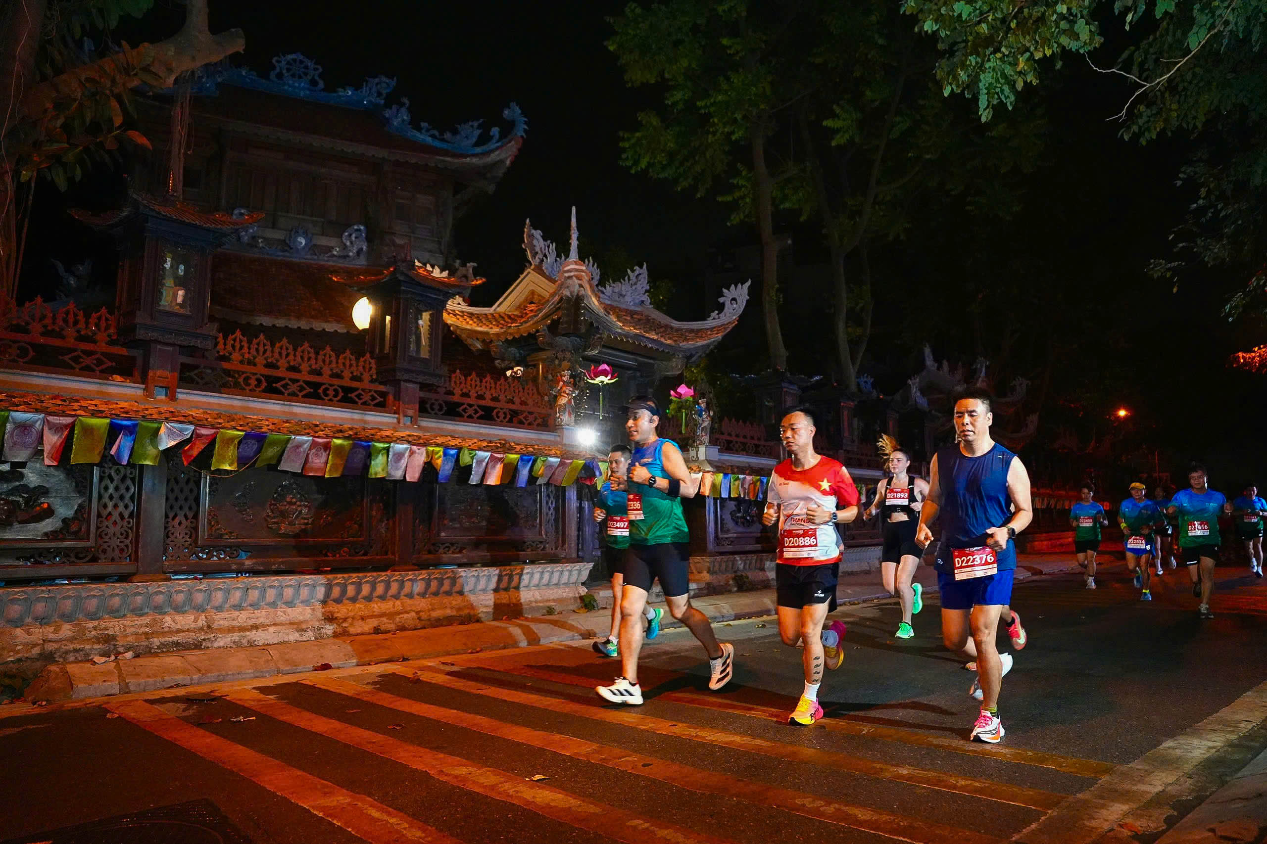 Hơn 10.000 VĐV hào hứng tham gia Tay Ho Half Marathon 2026- Ảnh 4. Hơn 10.000 VĐV hào hứng tham gia Tay Ho Half Marathon 2026- Ảnh 4.
