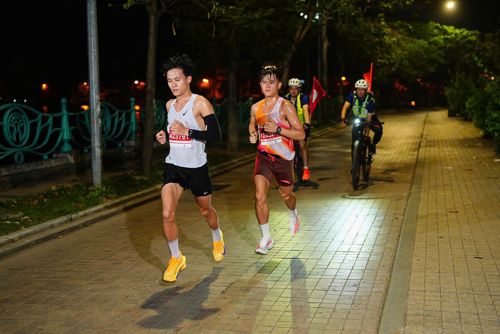 Hơn 10.000 VĐV hào hứng tham gia Tay Ho Half Marathon 2026- Ảnh 5. Hơn 10.000 VĐV hào hứng tham gia Tay Ho Half Marathon 2026- Ảnh 5.