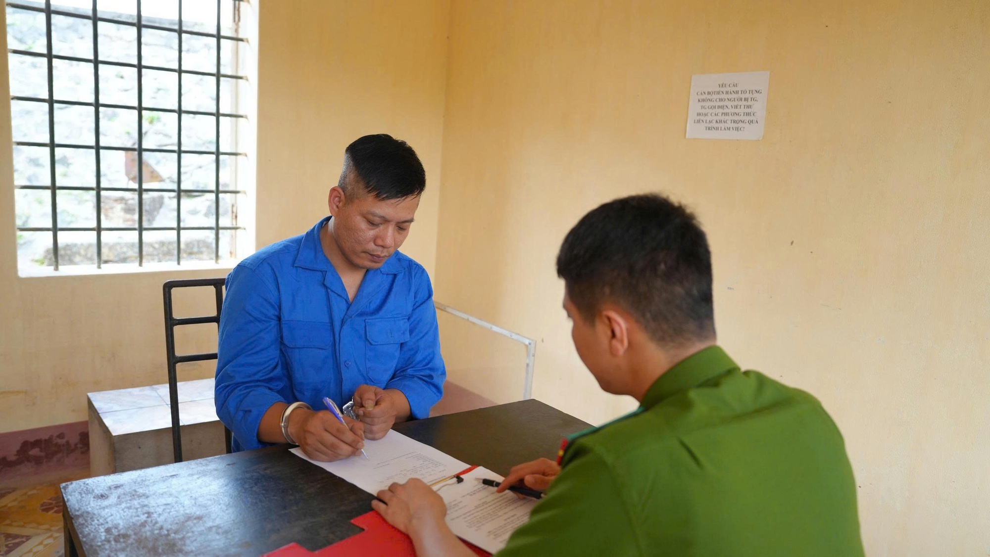 Bắt đối tượng truy sát chồng mới của vợ cũ rồi phóng hỏa đốt nhà hàng - Ảnh 1.