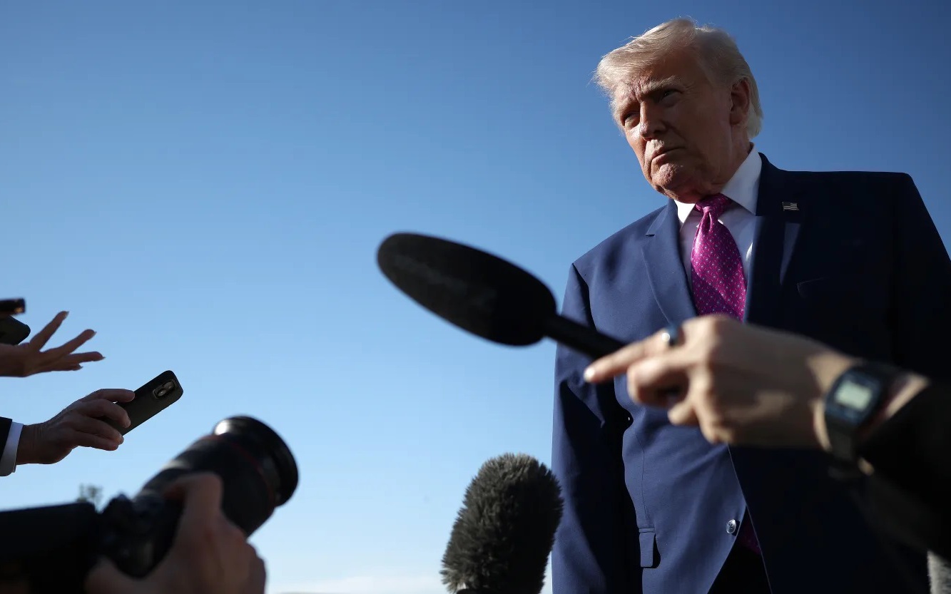 Gi&aacute; dầu vượt 100 USD khi hải qu&acirc;n Mỹ chuẩn bị phong tỏa c&aacute;c cảng của Iran - Ảnh 1.