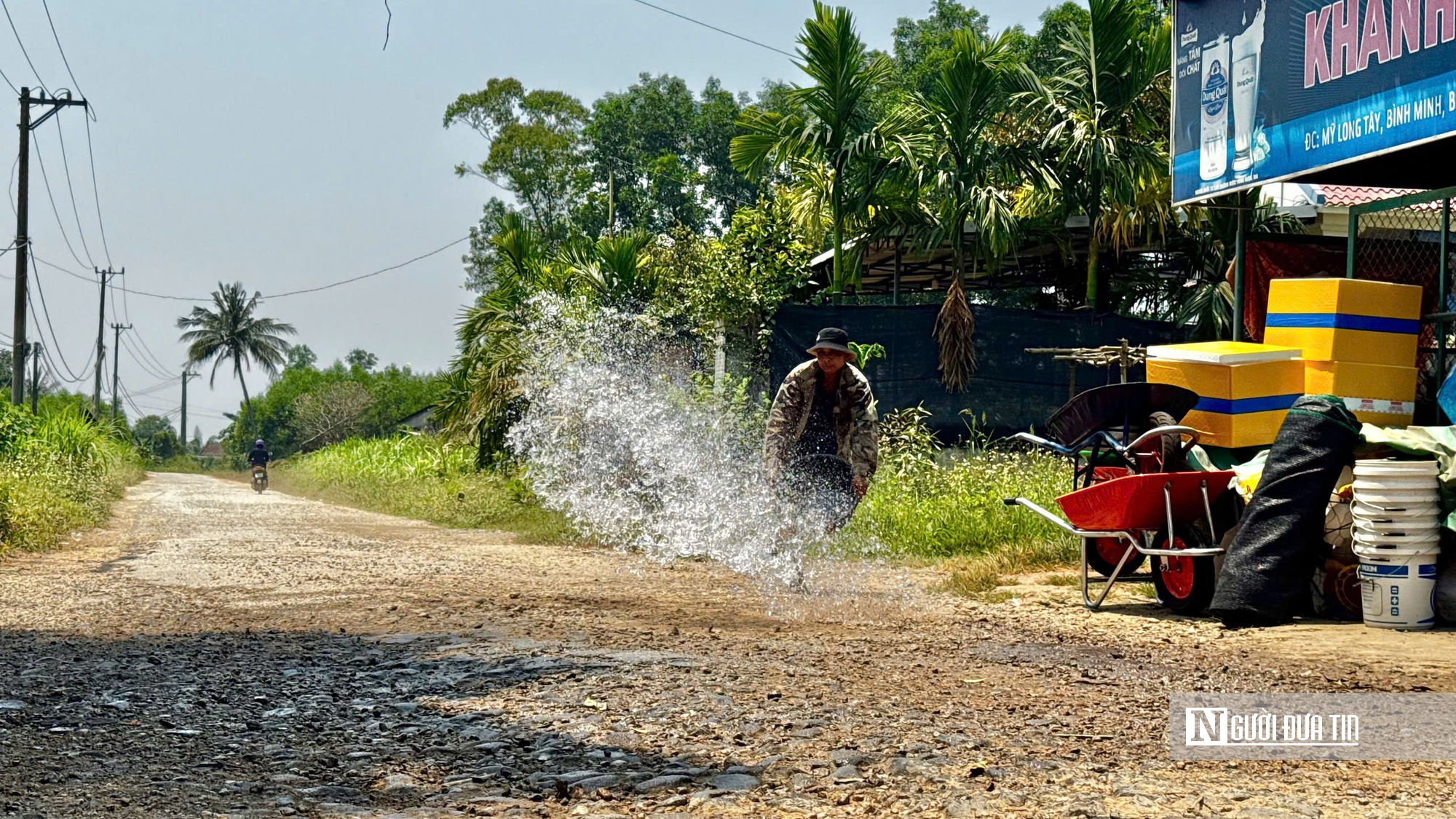 Quảng Ngãi: Đường liên xã xuống cấp nhiều năm, cản trở lưu thông và sản xuất- Ảnh 6. Quảng Ngãi: Đường liên xã xuống cấp nhiều năm, cản trở lưu thông và sản xuất- Ảnh 6.