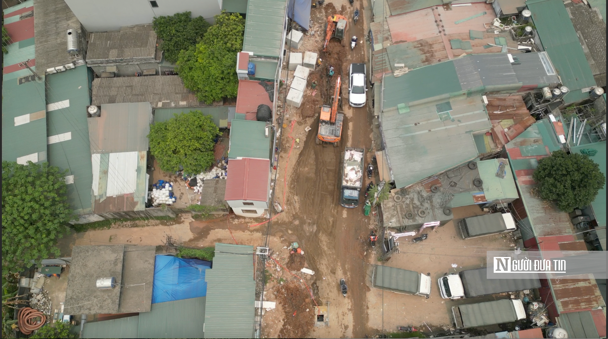 Hà Nội: Bùn đất từ dự án đường Phú Diễn - Trại Gà tràn ra đường, cản trở lưu thông- Ảnh 2. Hà Nội: Bùn đất từ dự án đường Phú Diễn - Trại Gà tràn ra đường, cản trở lưu thông- Ảnh 2.