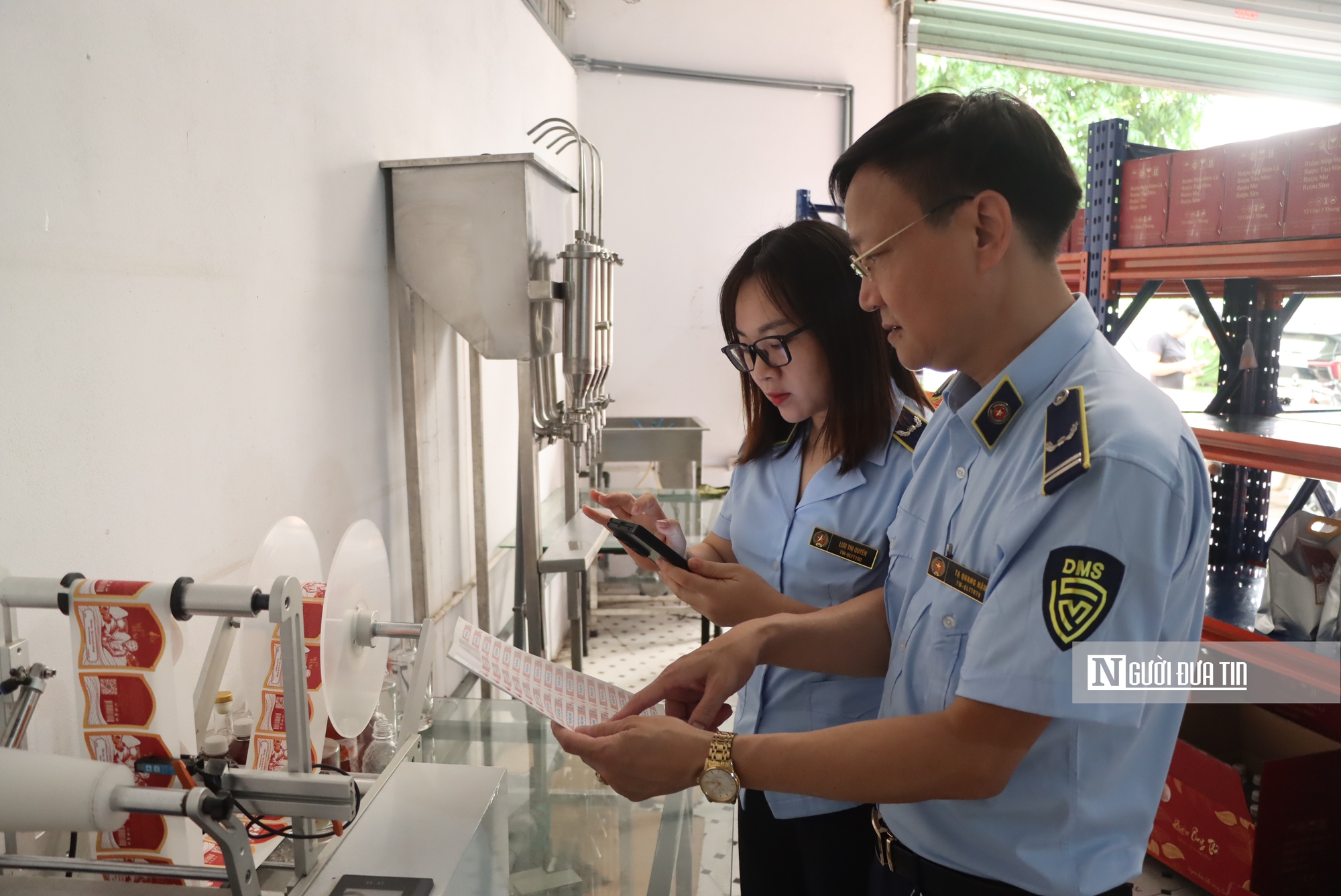 Cận cảnh kho chứa gần 9.000 l&iacute;t rượu c&oacute; dấu hiệu vi phạm tại H&agrave; Nội- Ảnh 1.