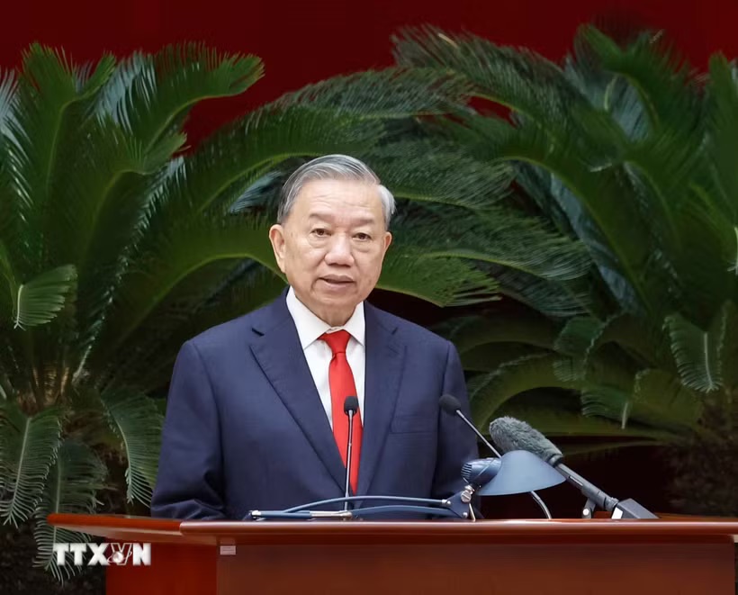 Tổng Bí thư, Chủ tịch nước trao các quyết định của Bộ Chính trị về công tác cán bộ- Ảnh 2.