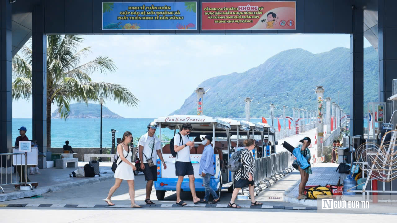 Côn Đảo "giữ nhiệt" du lịch: Giá tăng cao, khách vẫn đổ về- Ảnh 12. Côn Đảo "giữ nhiệt" du lịch: Giá tăng cao, khách vẫn đổ về- Ảnh 12.