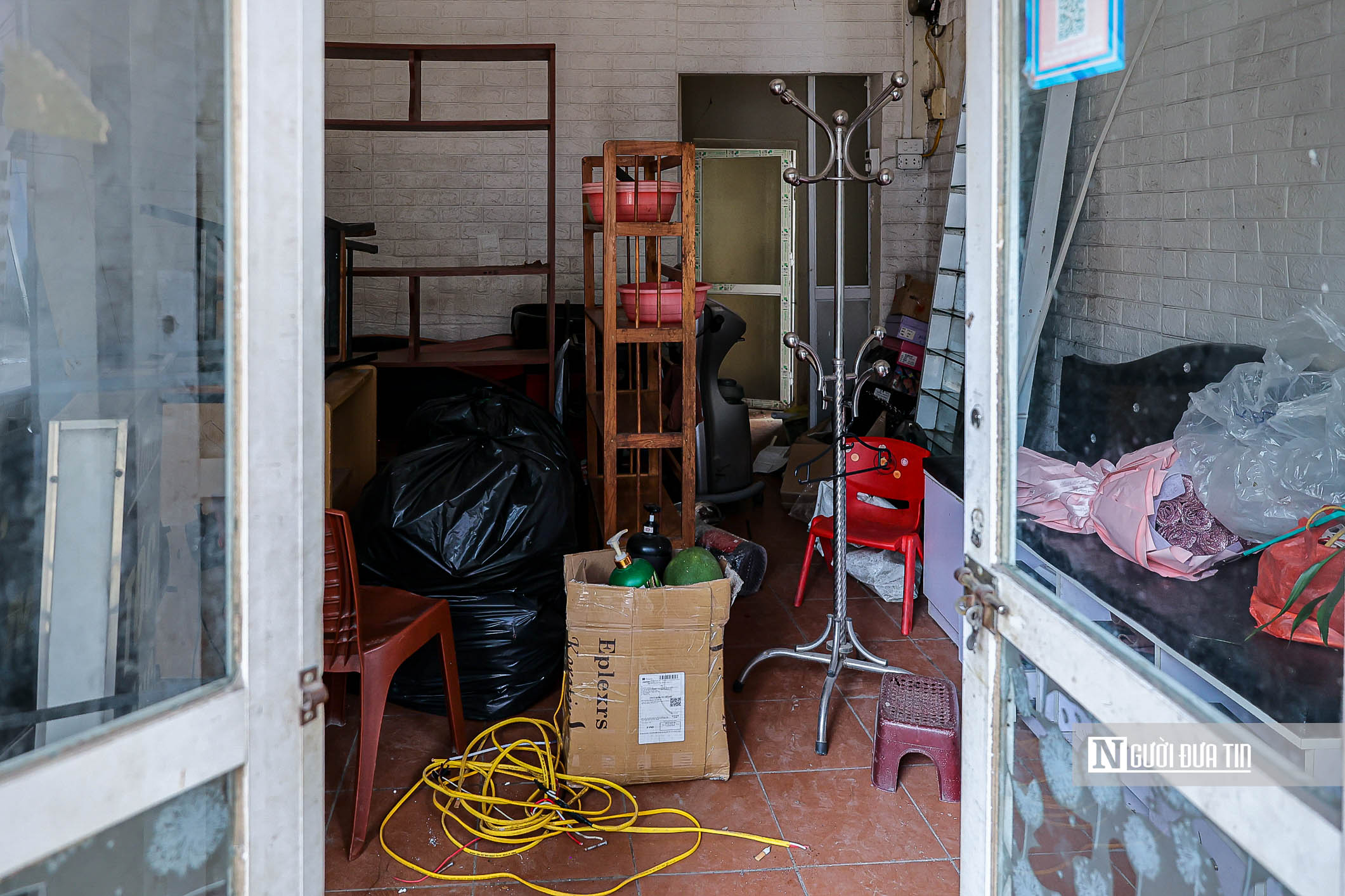 Hà Nội: Người dân thu dọn đồ đạc, trả mặt bằng để xây cầu Tứ Liên - Ảnh 6.