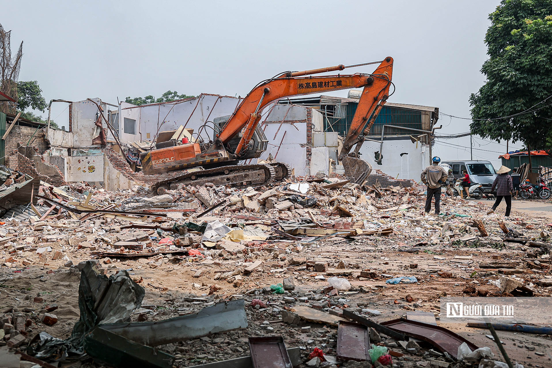 Hà Nội: Người dân thu dọn đồ đạc, trả mặt bằng để xây cầu Tứ Liên - Ảnh 7.