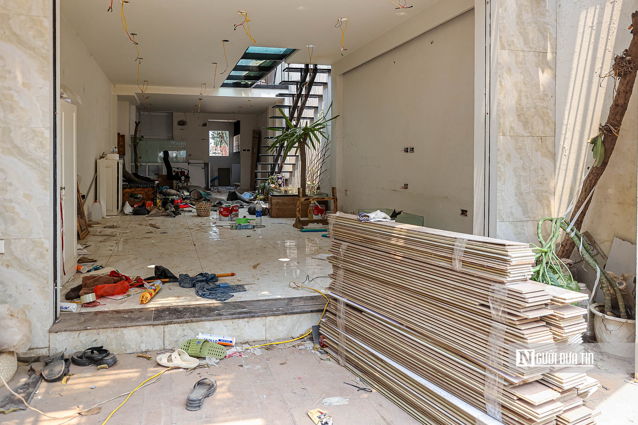 Hà Nội: Người dân thu dọn đồ đạc, trả mặt bằng để xây cầu Tứ Liên - Ảnh 9.