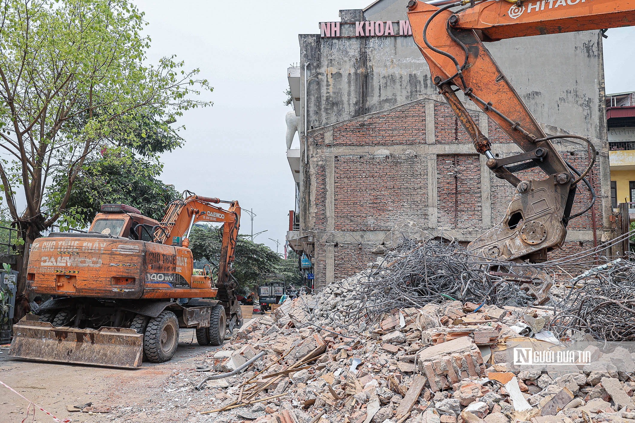 Hà Nội: Người dân thu dọn đồ đạc, trả mặt bằng để xây cầu Tứ Liên - Ảnh 5.